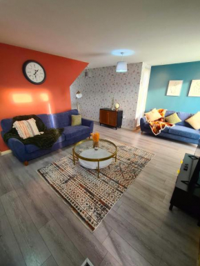 3 Bed House Etihad Stadium, COOP LIVE Private Parking With Optional HOT TUB